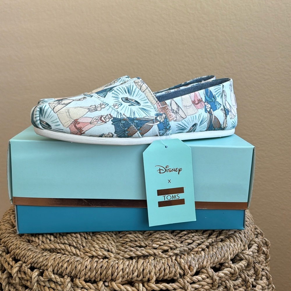 Disney x TOMS Cinderella NWT 9.5 slip-ons